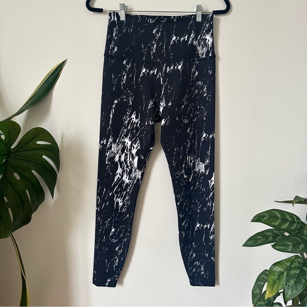 Beyond Yoga Olympus Midi Leggings Black Marble Size L - Picture 3 of 7